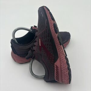 Brooks Women's Athletic Shoes in Black and Dark Red